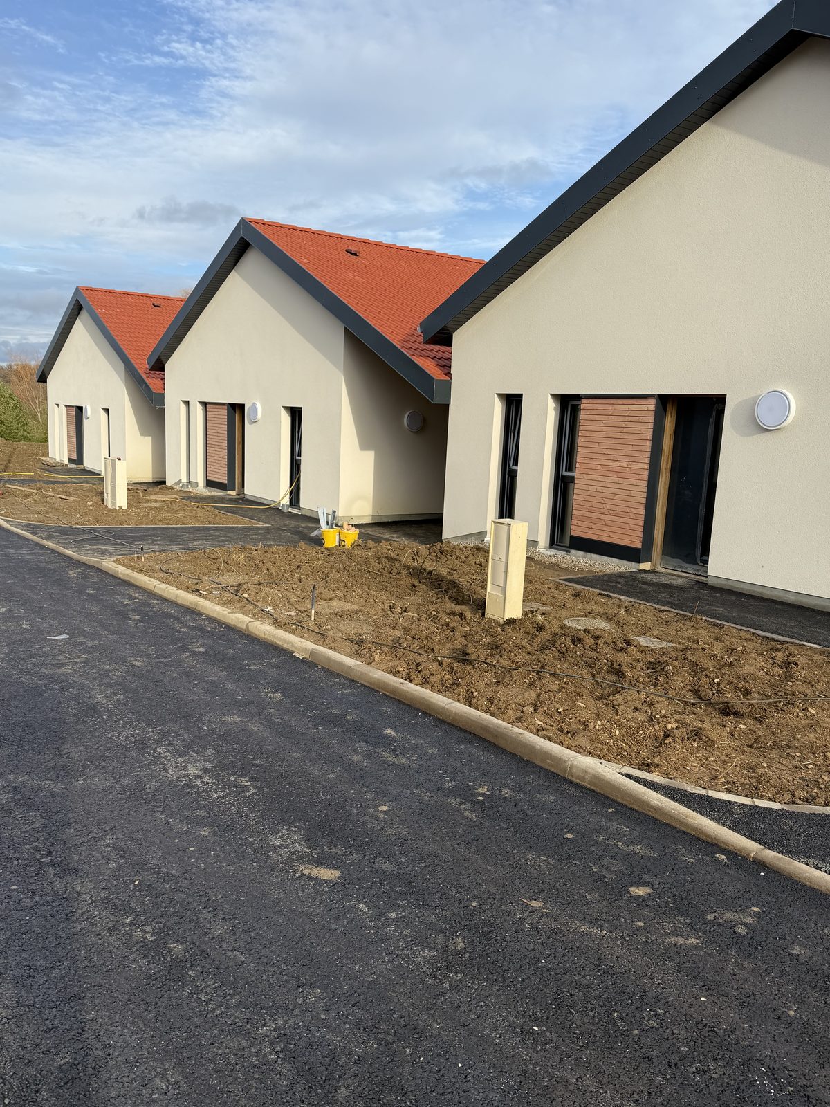 Bardage de logements à Flévy — Photo du 4 décembre 2025