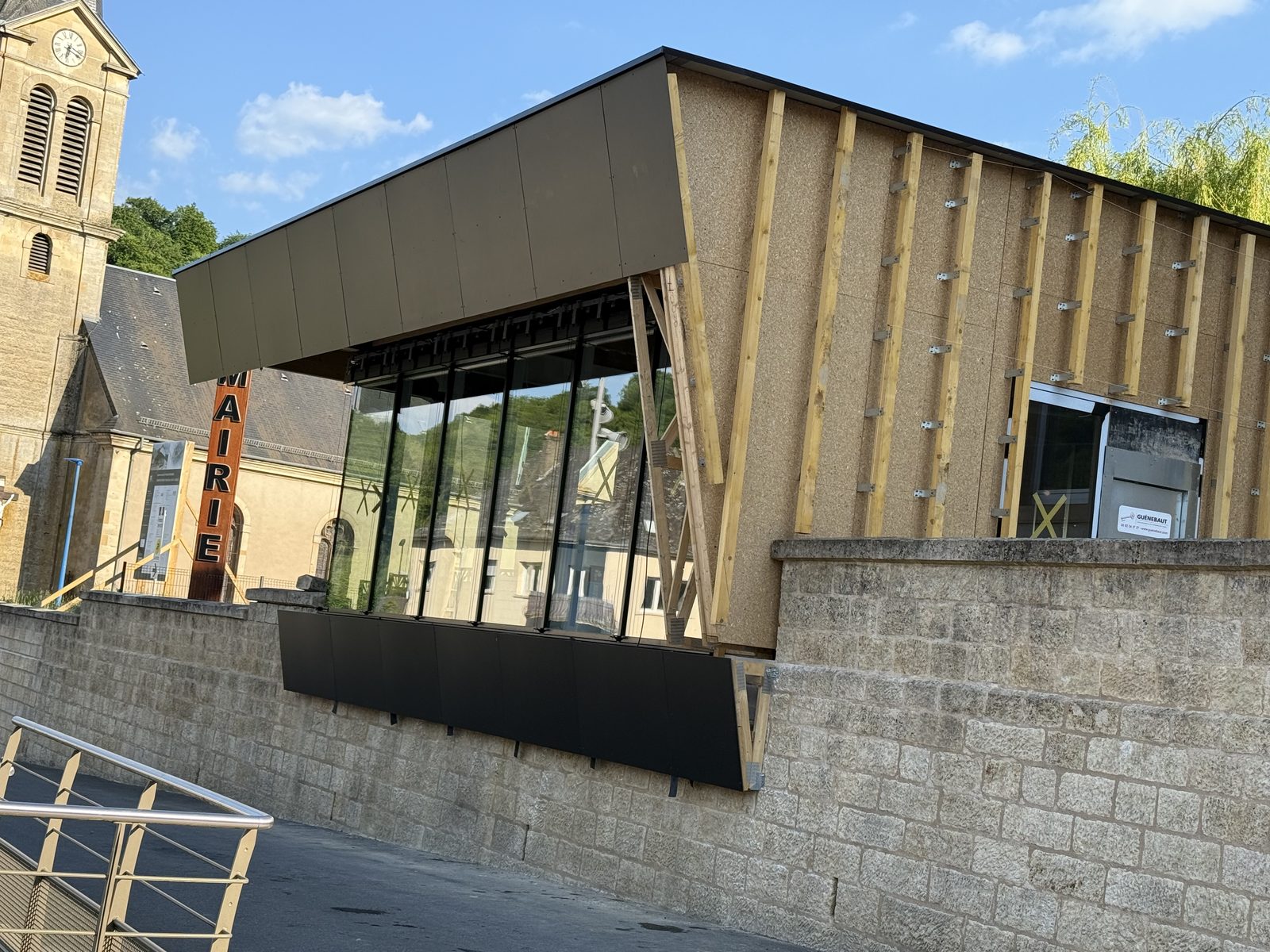 Habillage de façade à Ottange — Photo du 13 mai 2025